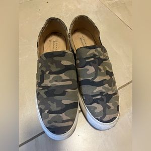 Alex Marie Camouflage slip on sneakers